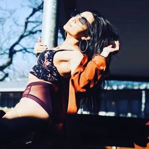 Meet your Posher, Crystal